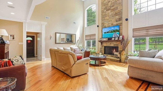 59 Chapel Rd, Mahwah NJ 07430-2842 exterior