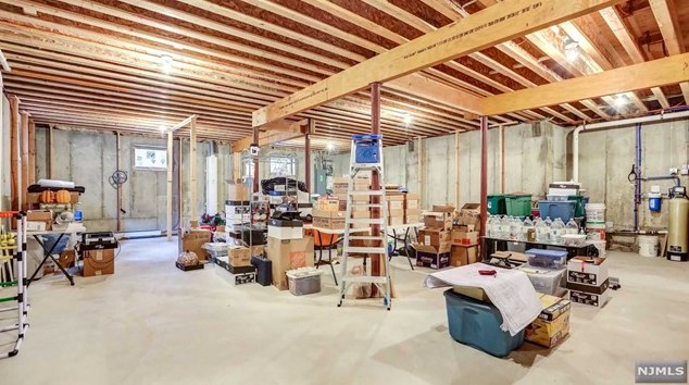 59 Chapel Rd, Mahwah NJ 07430-2842 exterior