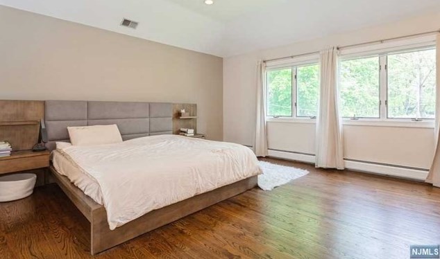 18 Cedar Ct, Closter NJ 07624-1012 exterior