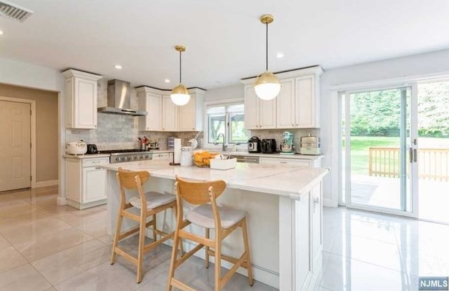 18 Cedar Ct, Closter NJ 07624-1012 exterior