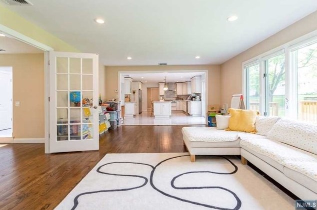 18 Cedar Ct, Closter NJ 07624-1012 exterior