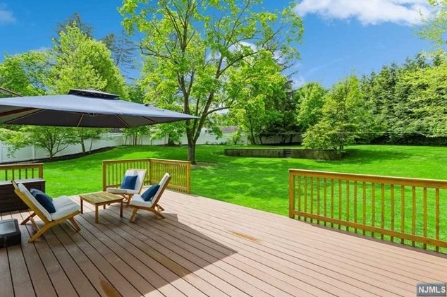 18 Cedar Ct, Closter NJ 07624-1012 exterior