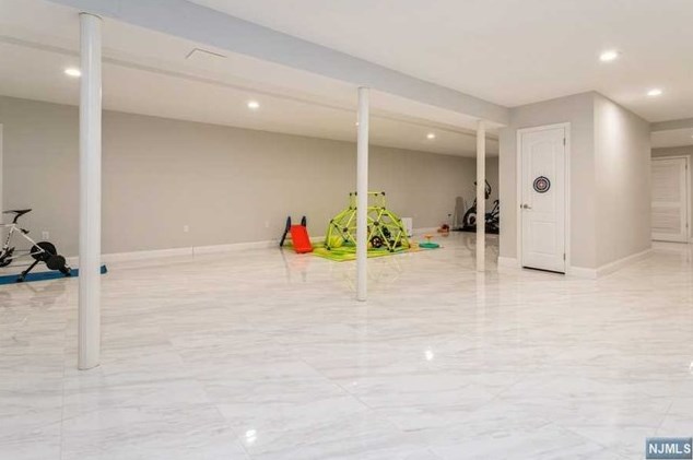 18 Cedar Ct, Closter NJ 07624-1012 exterior