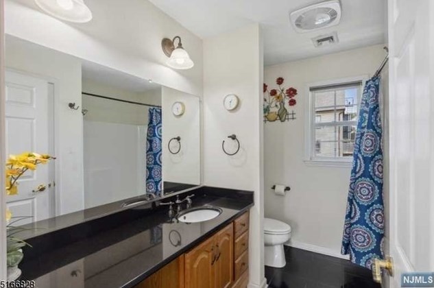 85 Franklin Ave, Town Center NJ 07052-6047 exterior