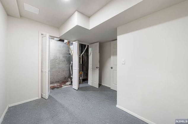 85 Franklin Ave, Town Center NJ 07052-6047 exterior