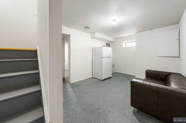 85 Franklin Ave, Town Center NJ 07052-6047 exterior