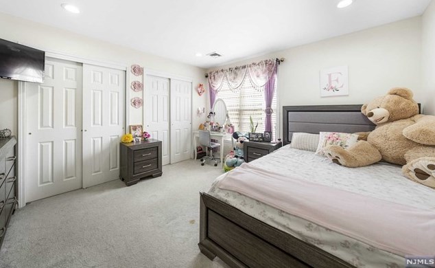 85 Franklin Ave, Town Center NJ 07052-6047 exterior