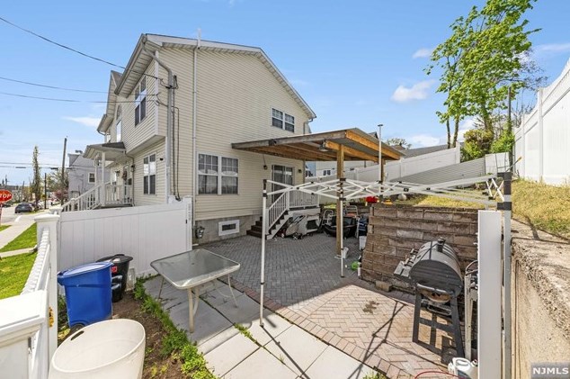 85 Franklin Ave, Town Center NJ 07052-6047 exterior