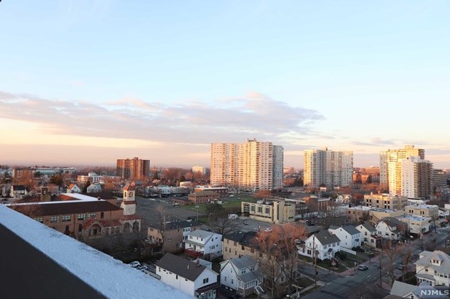 1600 Center Ave, West Fort Lee NJ  07024-4731 exterior