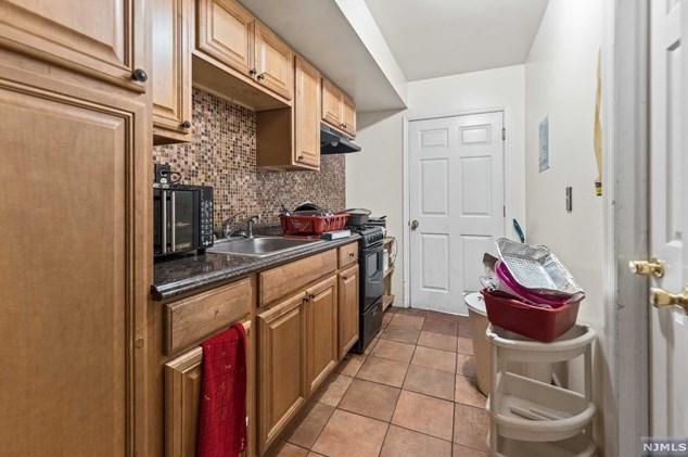 134 Palm St, Newark NJ 07106-1117 exterior