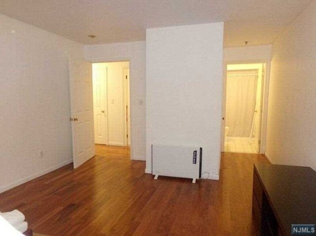 65 Fairview St, Palisades Park NJ 07650-1010 exterior