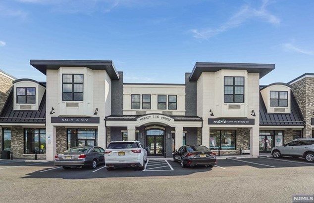 110 Market St, Saddle Brook NJ  07663-4820 exterior