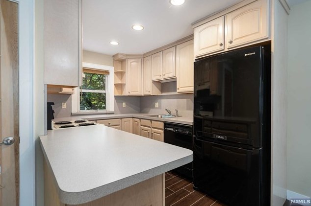 652 Tilden Ave, Teaneck NJ 07666-1847 exterior