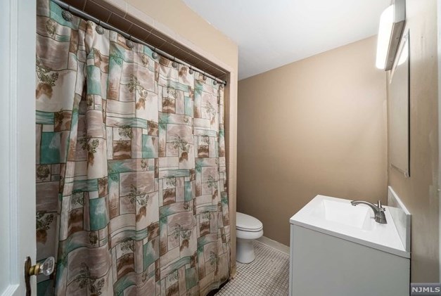 652 Tilden Ave, Teaneck NJ 07666-1847 exterior