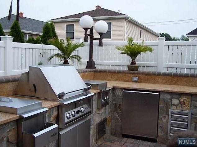 156 Lee St, Elmwood Park NJ  07407-2211 exterior