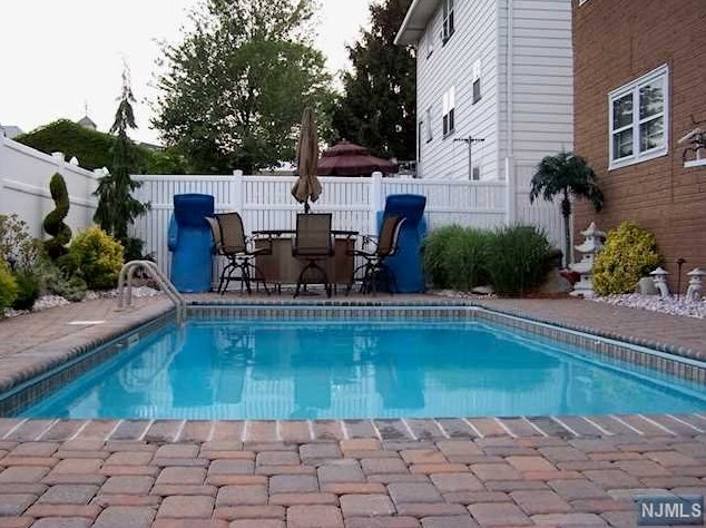 156 Lee St, Elmwood Park NJ  07407-2211 exterior