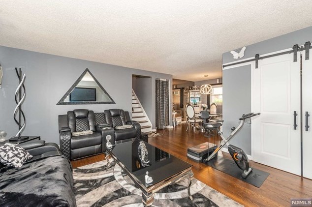 156 Lee St, Elmwood Park NJ  07407-2211 exterior