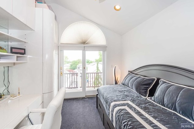 156 Lee St, Elmwood Park NJ  07407-2211 exterior