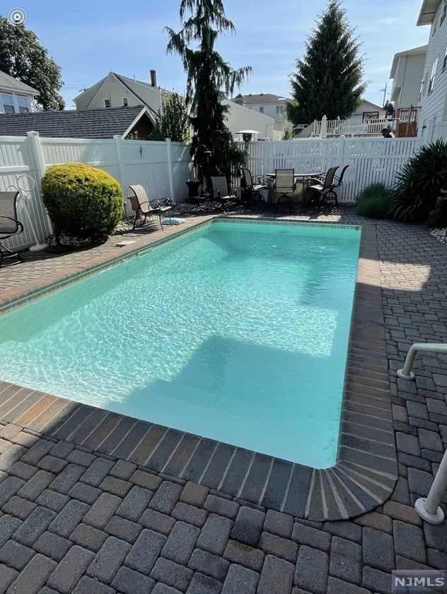 156 Lee St, Elmwood Park NJ  07407-2211 exterior