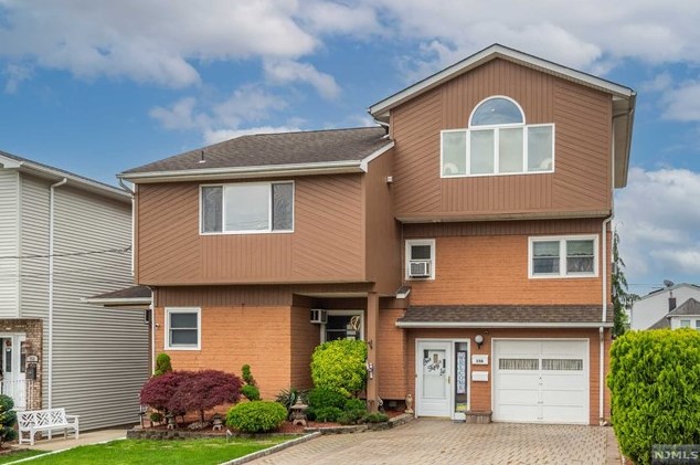 156 Lee St, Elmwood Park NJ  07407-2211 exterior