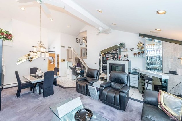 156 Lee St, Elmwood Park NJ  07407-2211 exterior