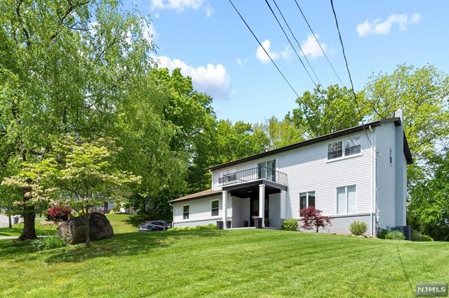 20 Stanford Ct, Paterson NJ  07512-2132 exterior