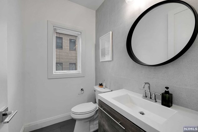 1408 14 St, West Fort Lee NJ 07024-2007 exterior