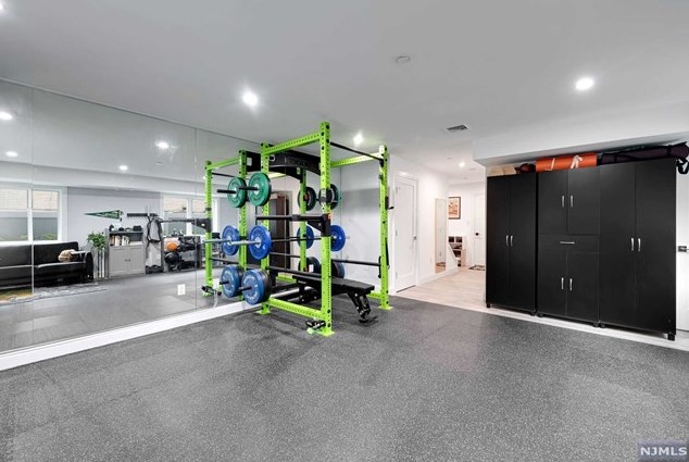 1408 14 St, West Fort Lee NJ 07024-2007 exterior