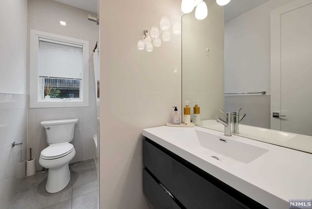 1408 14 St, West Fort Lee NJ 07024-2007 exterior