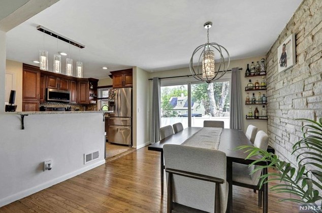 35 Galway Pl, Teaneck NJ 07666-3607 exterior