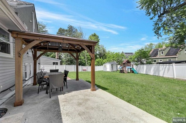 35 Galway Pl, Teaneck NJ 07666-3607 exterior