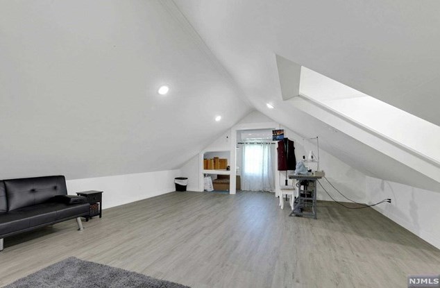 35 Galway Pl, Teaneck NJ 07666-3607 exterior