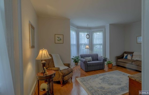 87 Passaic Ave, Rutherford NJ 07070-2059 exterior