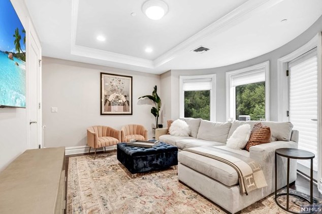 23 Cambridge Way, Union City NJ  07086-6660 exterior