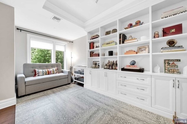 23 Cambridge Way, Union City NJ  07086-6660 exterior