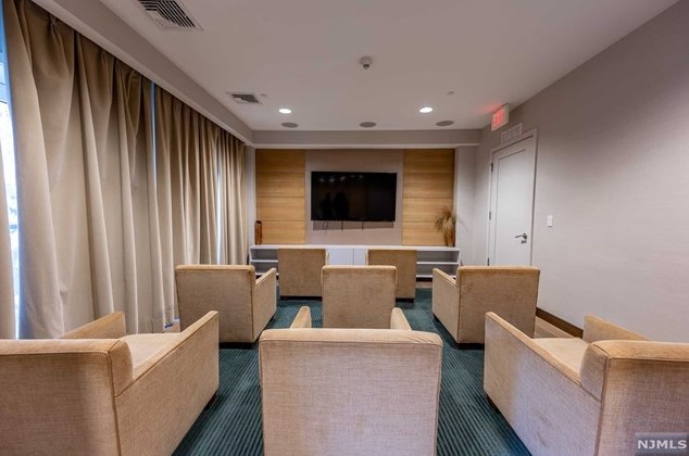 23 Cambridge Way, Union City NJ  07086-6660 exterior