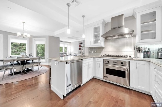 23 Cambridge Way, Union City NJ  07086-6660 exterior