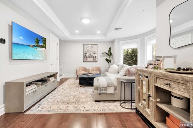 23 Cambridge Way, Union City NJ  07086-6660 exterior