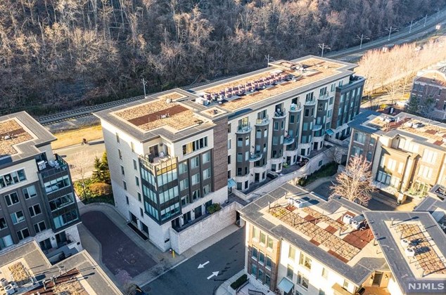 23 Cambridge Way, Union City NJ  07086-6660 exterior