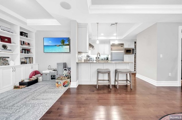 23 Cambridge Way, Union City NJ  07086-6660 exterior