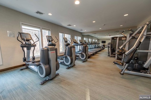 23 Cambridge Way, Union City NJ  07086-6660 exterior