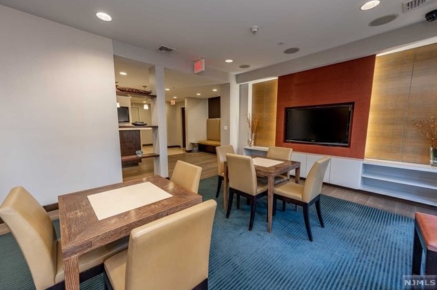 23 Cambridge Way, Union City NJ  07086-6660 exterior