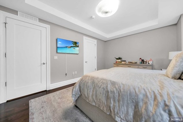 23 Cambridge Way, Union City NJ  07086-6660 exterior