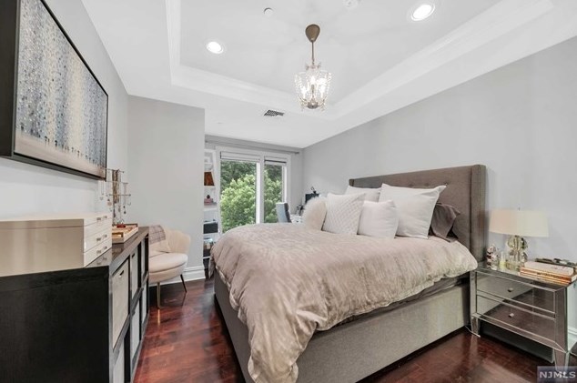 23 Cambridge Way, Union City NJ  07086-6660 exterior