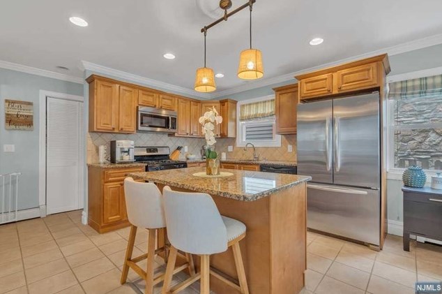 47 Kingston Ave, Paterson NJ 07506-1204 exterior