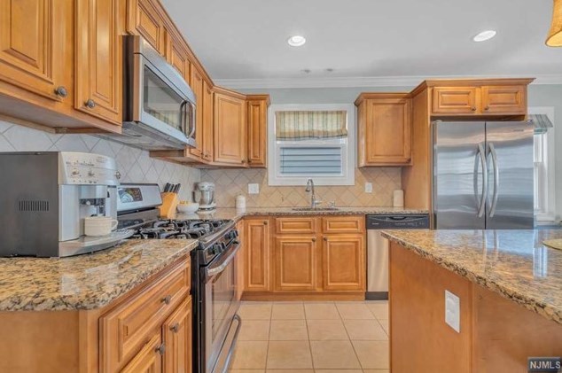 47 Kingston Ave, Paterson NJ 07506-1204 exterior