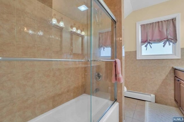 47 Kingston Ave, Paterson NJ 07506-1204 exterior