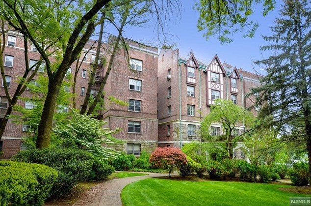 100 Palisade Ave, Englewood NJ  07631-3001 exterior