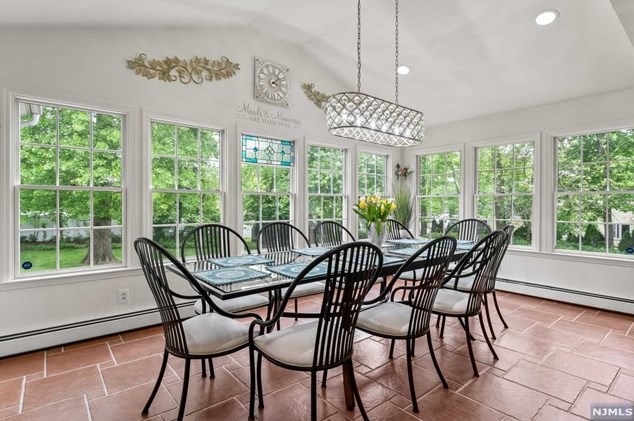 8 Elkton Ter, East Hanover NJ 07936-2526 exterior