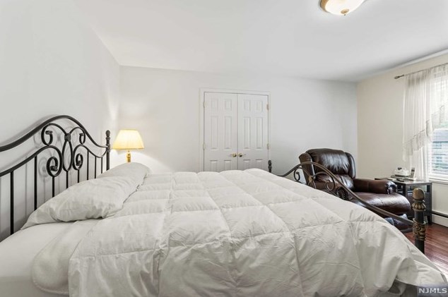 8 Elkton Ter, East Hanover NJ 07936-2526 exterior